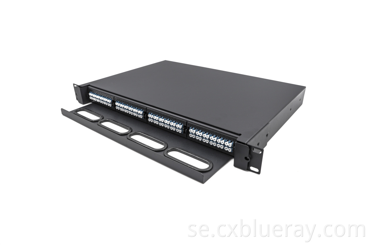 Drawer type patch panel